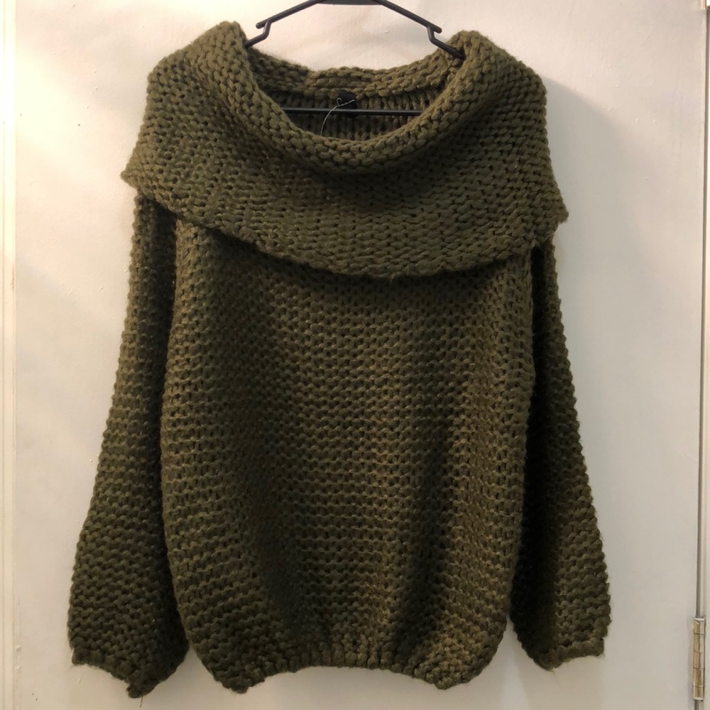 Brand new Windsor olive green small wool sweater